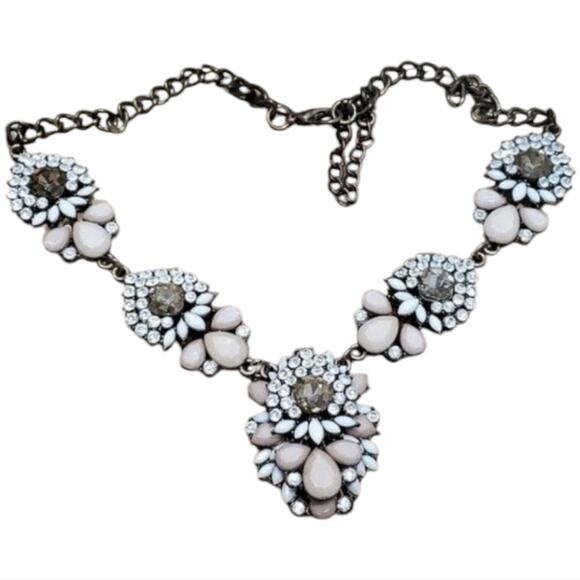 Treska Gorgeous pink and white statement necklace - Picture 1 of 5